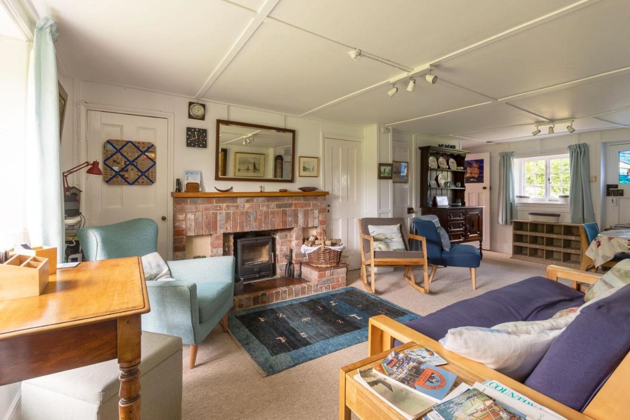 Adorable Two Bed Norfolk Broads Holiday Home - River Views With Moorings & Fishing Stalham Esterno foto