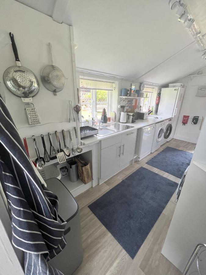 Adorable Two Bed Norfolk Broads Holiday Home - River Views With Moorings & Fishing Stalham Esterno foto