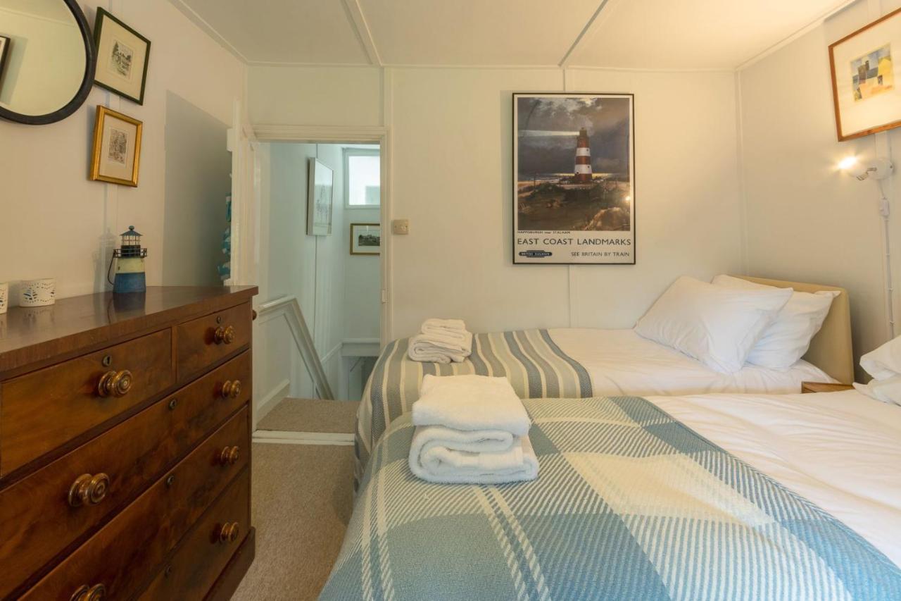 Adorable Two Bed Norfolk Broads Holiday Home - River Views With Moorings & Fishing Stalham Esterno foto