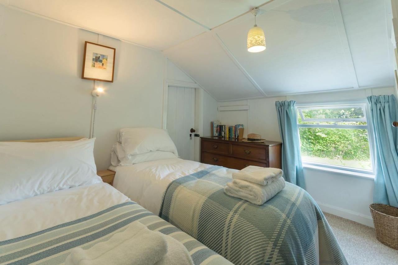 Adorable Two Bed Norfolk Broads Holiday Home - River Views With Moorings & Fishing Stalham Esterno foto