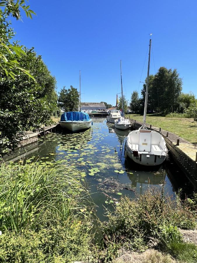 Adorable Two Bed Norfolk Broads Holiday Home - River Views With Moorings & Fishing Stalham Esterno foto