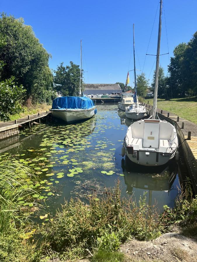 Adorable Two Bed Norfolk Broads Holiday Home - River Views With Moorings & Fishing Stalham Esterno foto